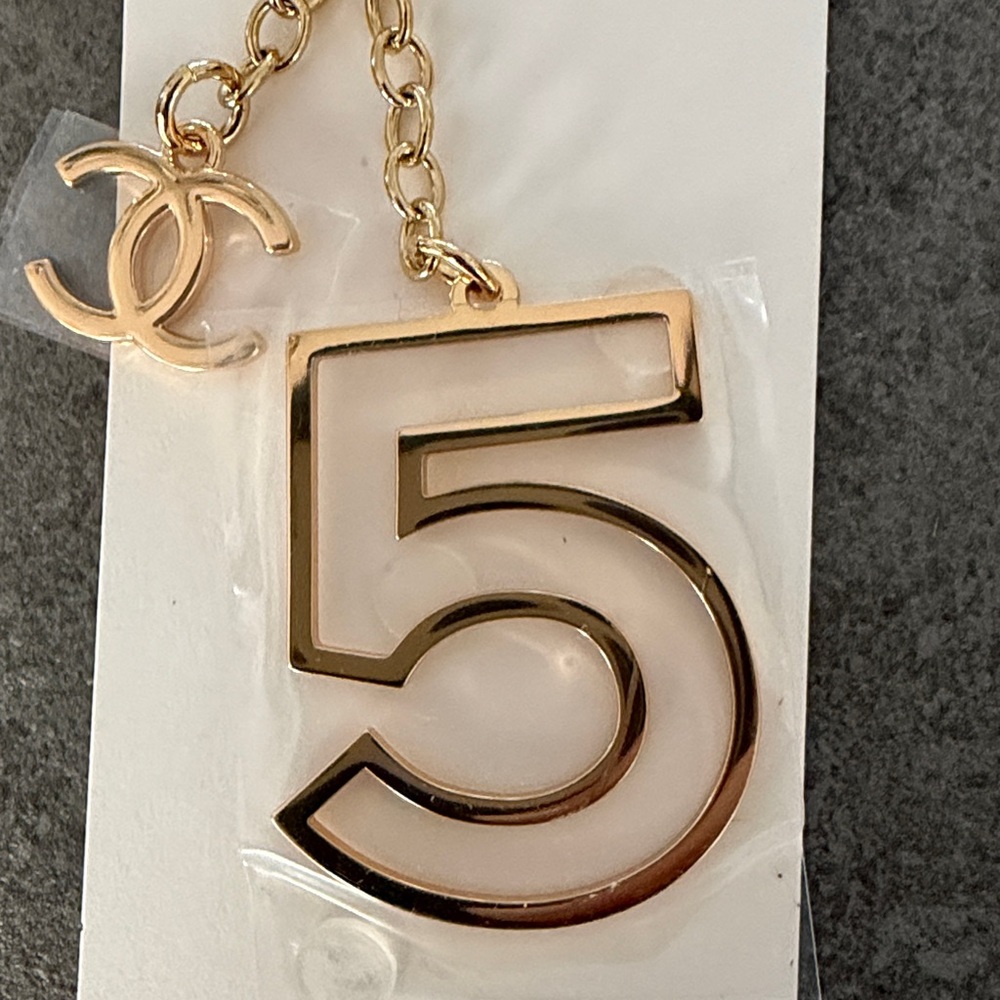 Chanel Beauty Charm - Picture 2 of 4